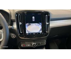 Volvo XC40 XC40 Plus, B3 Mild Hybrid, Gasolina, Dark de 2023 con 30.984 Km por 35.400 EUR. en A Coru
