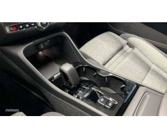 Volvo XC40 XC40 Plus, B3 Mild Hybrid, Gasolina, Dark de 2023 con 30.984 Km por 35.400 EUR. en A Coru