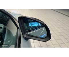 Volvo XC40 XC40 Plus, B3 Mild Hybrid, Gasolina, Dark de 2023 con 30.984 Km por 35.400 EUR. en A Coru
