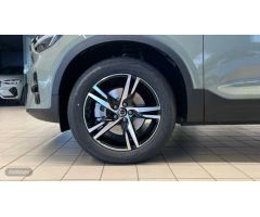 Volvo XC40 XC40 Plus, B3 Mild Hybrid, Gasolina, Dark de 2023 con 30.984 Km por 35.400 EUR. en A Coru
