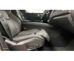 Volvo XC 60 2.0 B4 D PLUS DARK AUTO 197 CV de 2024 con 29.178 Km por 44.500 EUR. en A Coruna