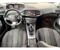 Peugeot 308 1.2 ALLURE LEDS-NAVI-PARK CAM-CAR PLAY de 2016 con 167.000 Km por 5.700 EUR. en Granada