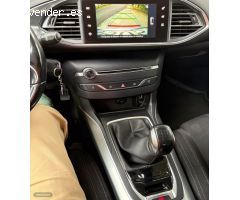 Peugeot 308 1.2 ALLURE LEDS-NAVI-PARK CAM-CAR PLAY de 2016 con 167.000 Km por 5.700 EUR. en Granada