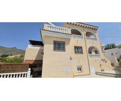 ¡Impresionante chalet independiente reformado con vistas al mar en Bolnuevo!
