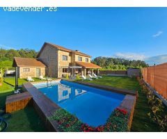 Se Vende Chalet en Costa Miño con Jardín y Piscina