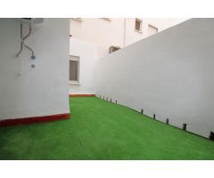 Piso amueblado de cuatro dormitorios y dos baños.