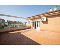 ???? Amplio piso con terraza y zonas comunes ajardinadas junto Avd. Federico García Lorca