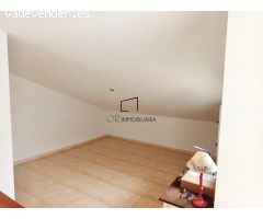 Piso de 3 habitaciones con buhardilla, terraza y plaza de aparcamiento en Llorenç del Penedès