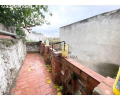 Casa para reformar de 3 habitaciones con terraza en el centro de La Granada