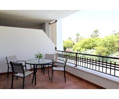 ¡Apartamento moderno con terraza, piscina y garaje a pasos del mar! ??????