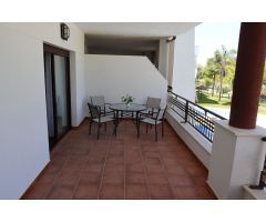 ¡Apartamento moderno con terraza, piscina y garaje a pasos del mar! ??????