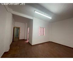 SE ALQUILA LOCAL CON VADO Y PATIO. ZONA AVENIDA DE LA LIBERTAD