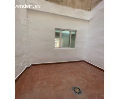 SE ALQUILA LOCAL CON VADO Y PATIO. ZONA AVENIDA DE LA LIBERTAD