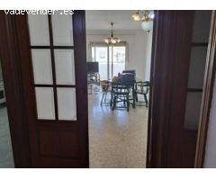 SE VENDE BONITO PISO EN EXCELENTE ZONA