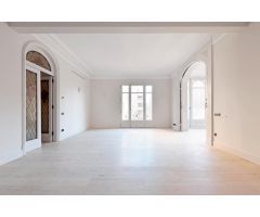 Señorial Piso Reformado en Edificio Clásico de Muntaner