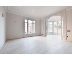 Señorial Piso Reformado en Edificio Clásico de Muntaner