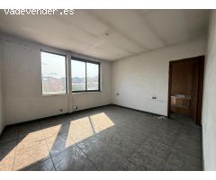 Nave insdutrial comercial en la entrada del Barbera del Valles