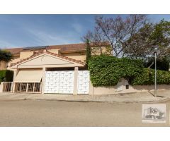 Pareado en urbanización privada dentro de Mas Camarena – Exclusividad, seguridad y calidad de vida