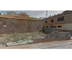 SOLAR EN NULES EN EXCELENTE UBICACIÓN