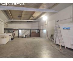 Con aparcamiento y instalaciones!
