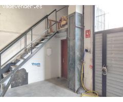 Con aparcamiento y instalaciones!