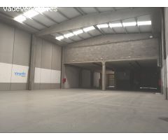 Nave con oficinas y altura