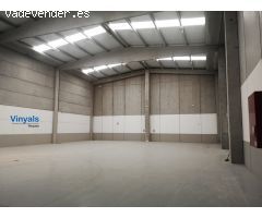 Nave con oficinas y altura