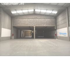 Nave con oficinas y altura