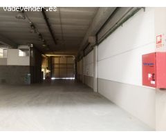 Nave con oficinas y altura