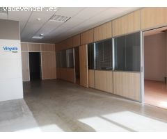Nave con oficinas y altura