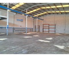 Planta baja con oficina y vestuarios!