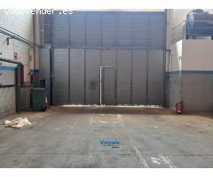 Planta baja con oficina y vestuarios!