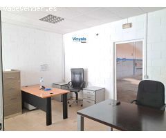 Planta baja con oficina y vestuarios!