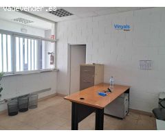 Planta baja con oficina y vestuarios!