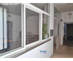 Planta baja con oficina y vestuarios!