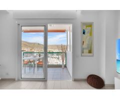 SE VENDE APARTAMENTO CON VISTAS ESPECTACULARES AL MAR EN PRIMERA LINEA DE PLAYA EN LOS CRISTIANOS