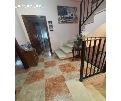 VENTA CASA CON PATIO Y TERRAZA