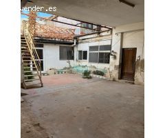 Amplia casa de pueblo en el Centro de Moncada a Reformar.