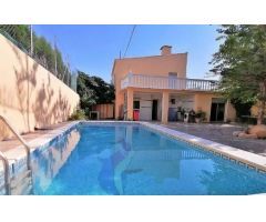Amplio chalet con piscina situado en la urbanización Cortichelles, en Turís