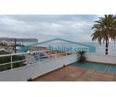 Espectacular villa en primera línea de mar en Cala Blanca, Jávea.