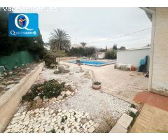 Chalet en Venta en Busot, Alicante