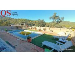 Casa con piscina en urbanización Agora Parc, Tordera