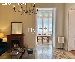 Elegante Piso con 2 Habitaciones con Balcón en Eixample