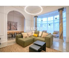 Elegante Piso de 4 Habitaciones con Terraza en Eixample