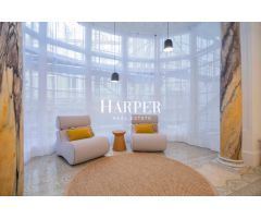 Elegante Piso de 4 Habitaciones con Terraza en Eixample