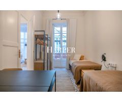Elegante Piso de 4 Habitaciones con Terraza en Eixample