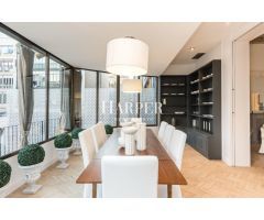 Amplio y luminoso piso de 5 habitaciones con terraza privada en la Gran Vía