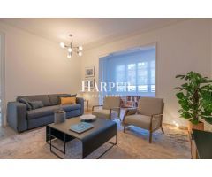 Elegante Piso de 4 Habitaciones con Terraza en Eixample