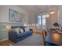 Elegante Piso de 4 Habitaciones con Terraza en Eixample