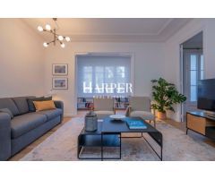 Elegante Piso de 4 Habitaciones con Terraza en Eixample